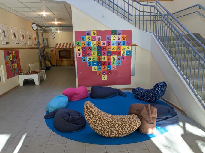 Blauer Spielteppich im EG