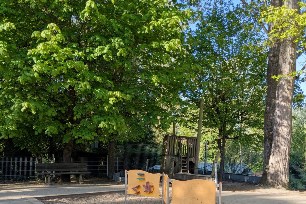 Garten mit Spielmöglichkeit im Sandkasten